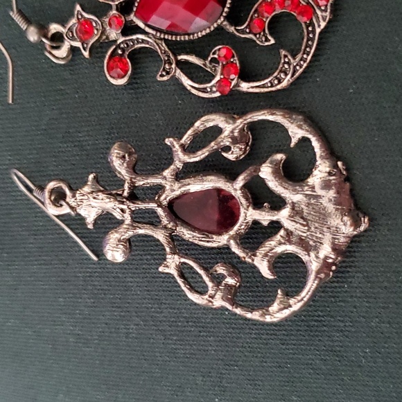 2" Long Gold Tone Red Stone Earings - Picture 2 of 2